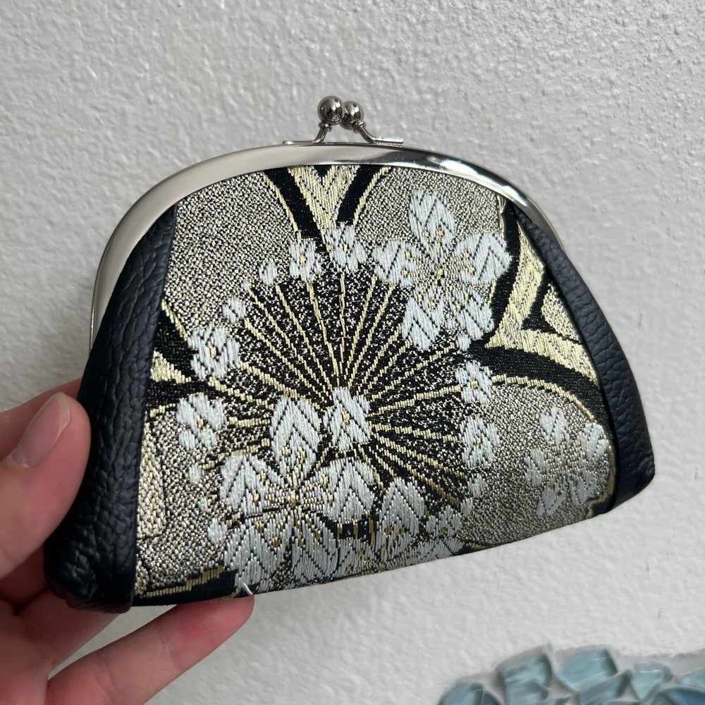 Black & Gold Change Pouch - Picture 2 of 6